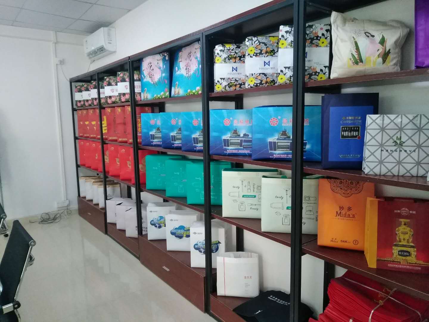 無(wú)紡布手提袋展架 無(wú)紡布手提袋展架