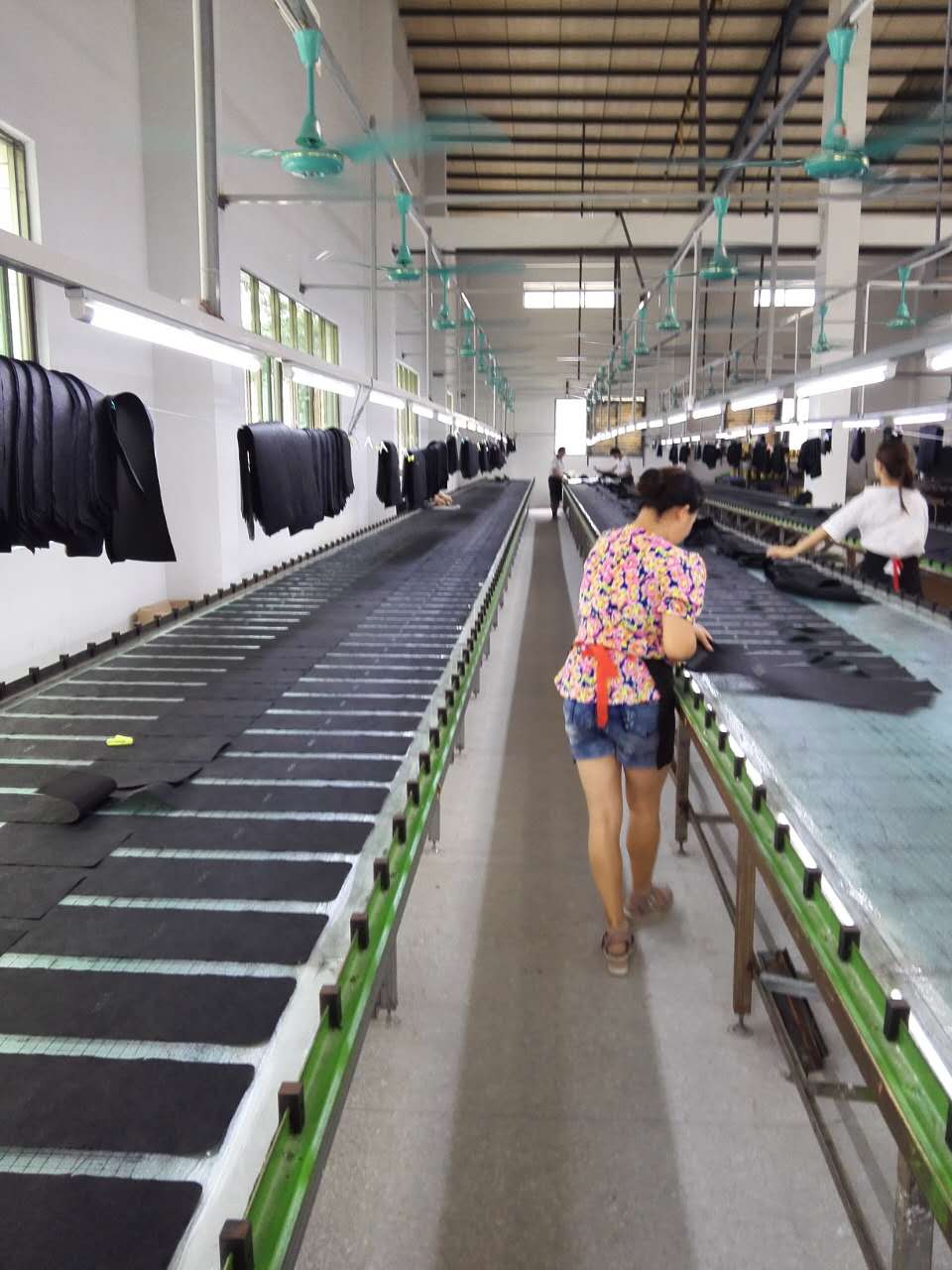 雄緯無紡布袋絲網(wǎng)印刷走臺(tái) 雄緯無紡布袋絲網(wǎng)印刷走臺(tái)